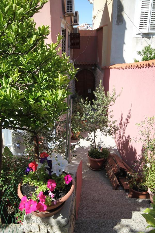 Apartments By The Sea Mali Losinj Bagian luar foto