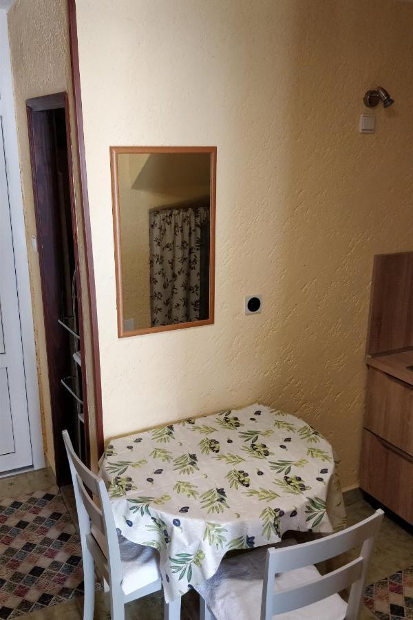 Apartments By The Sea Mali Losinj Bagian luar foto